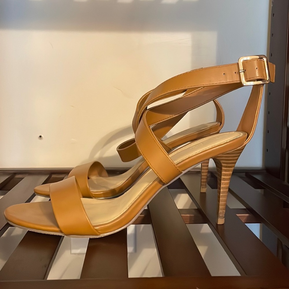 Never Worn Forever 21 Cognac/Camel Strappy Low Heels - Size 9